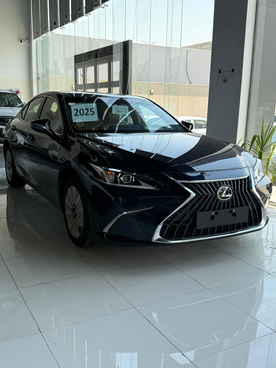 لكزس اي اس 250 استاندر 2025